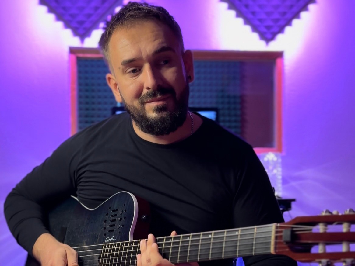 SANJO MUMINOVIĆ, SAMOUKI MUZIČAR: Sviram od malih nogu, muzika me opušta