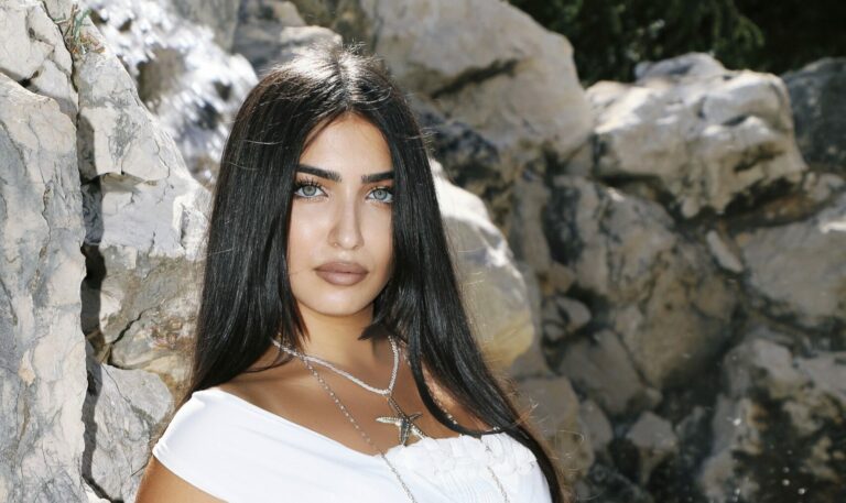 MIONA BULATOVIĆ: Modeling vidim kao način izražavanja svoje vizije umjetnosti