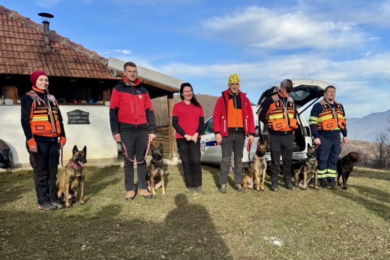 BiH dobila prve licencirane potražne pse po međunarodnim standardima