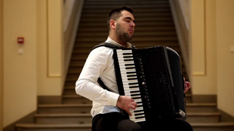 HASAN MURATOVIĆ MLADI BH. VIRTUOZ: Harmonikom osvaja svijet