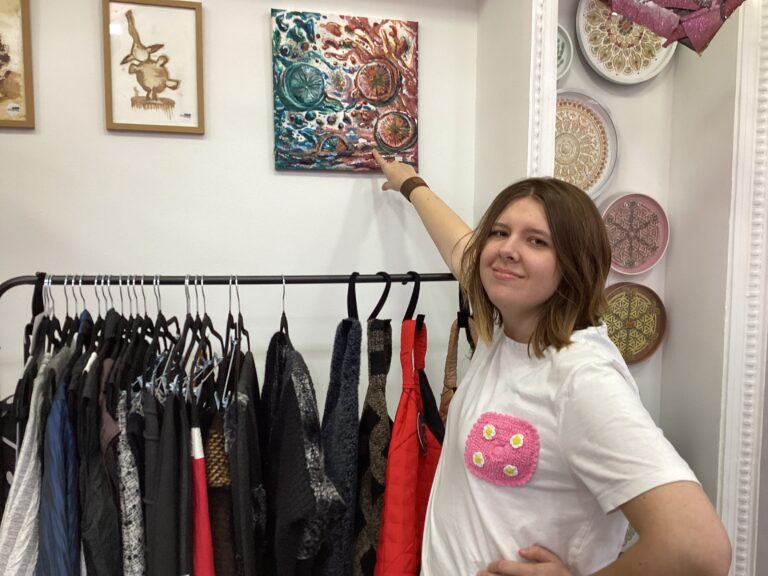 Samina Trako: Umjetnost kao sloboda i fantazija, uz borbu protiv AI plagijata